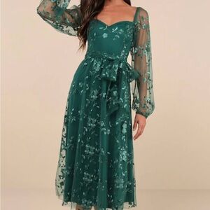 Lulu's Green Long Sleeve Sweetheart Gown